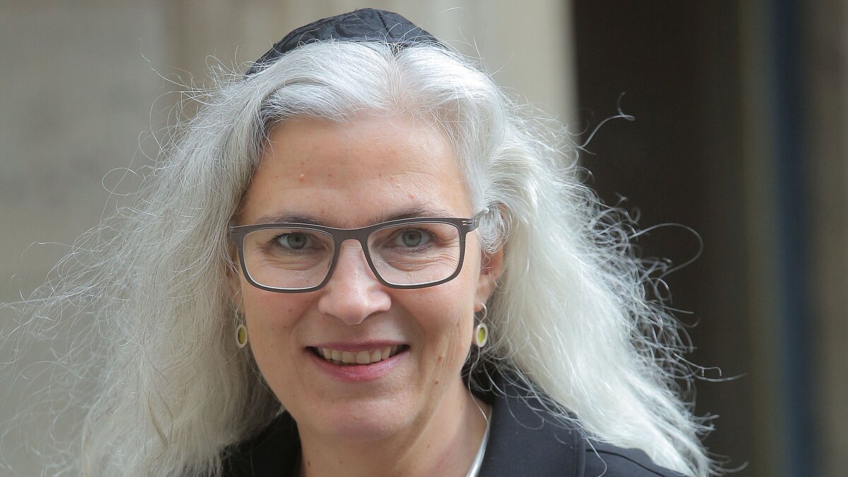 Rabbinerin Elisa Klapheck im Gespräch